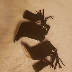 Vince camuto booties 6.5